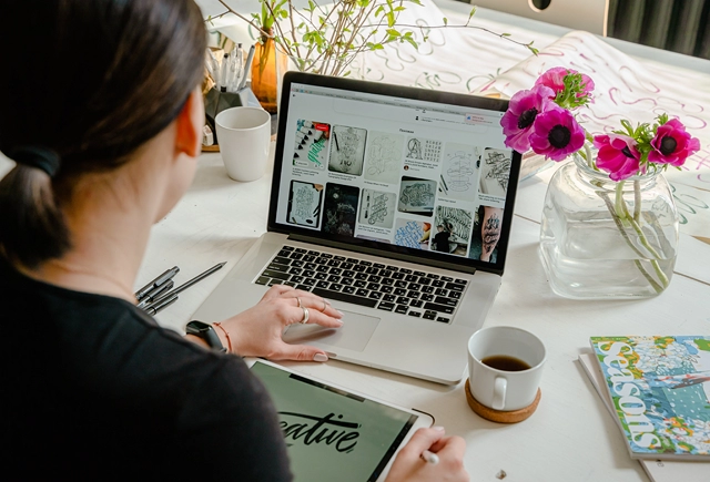 Votre Présence en Ligne Commence Ici: Services de Création de Sites Web avec M2Cweb